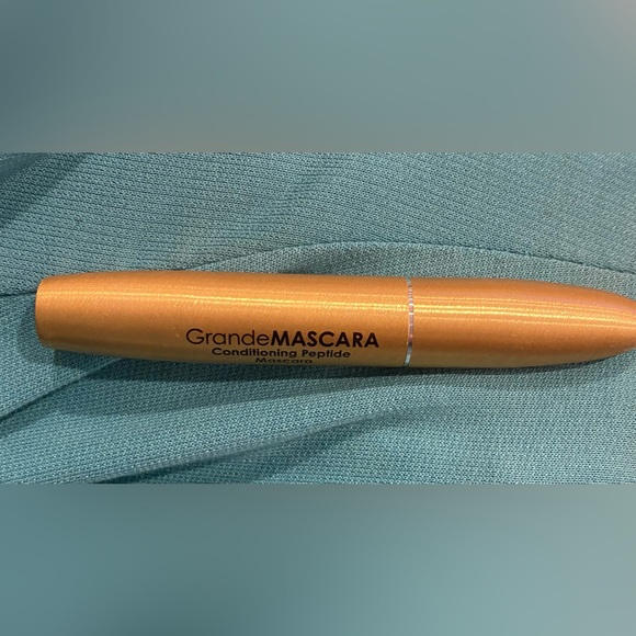 Grande Cosmetics Mascara - Picture 4 of 5